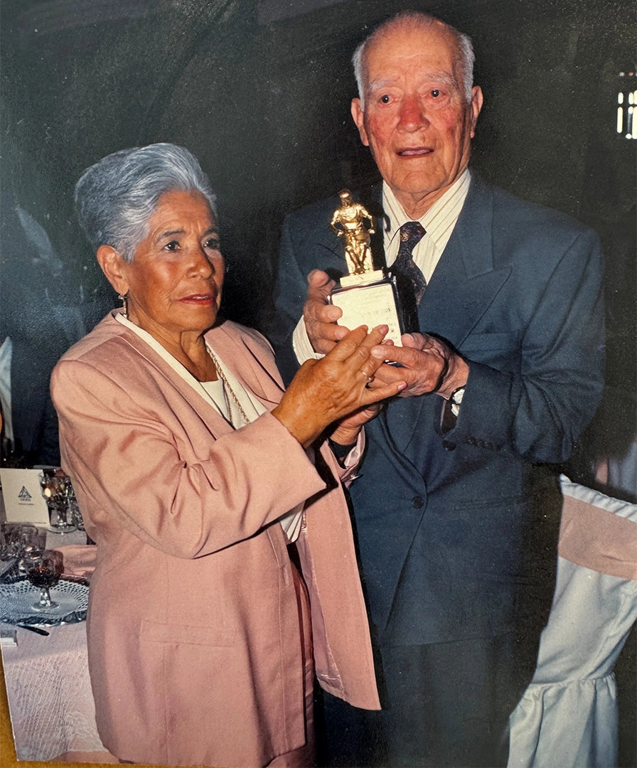 Don Delfino y Doña Petra reciben el San Crispín de Oro&nbsp;